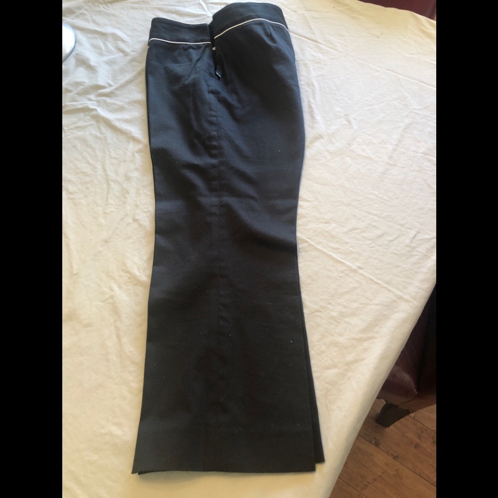 Kenar Cropped black pants with white piping